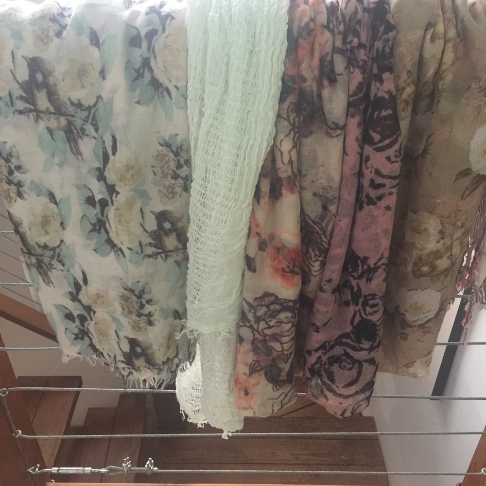 Lot of 4 scarves
